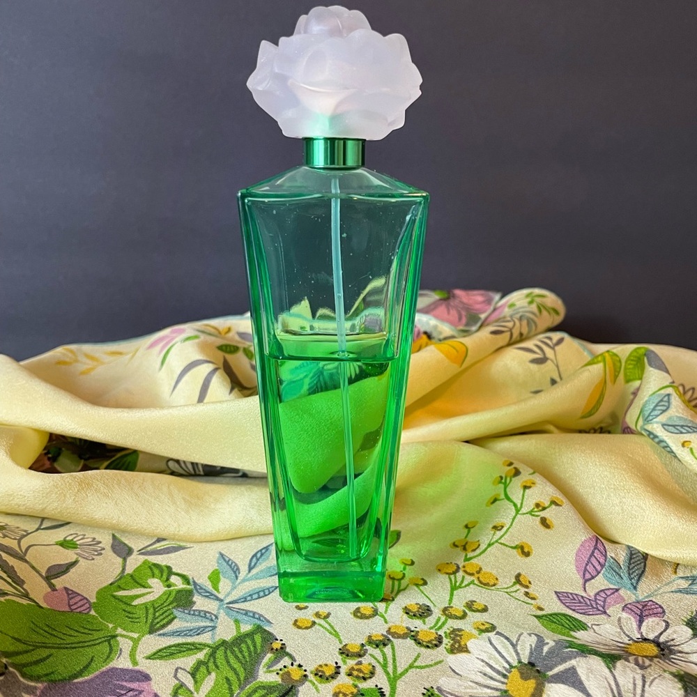 Gardenia Elizabeth Taylor Green Floral Perfume Bottle with Perfume